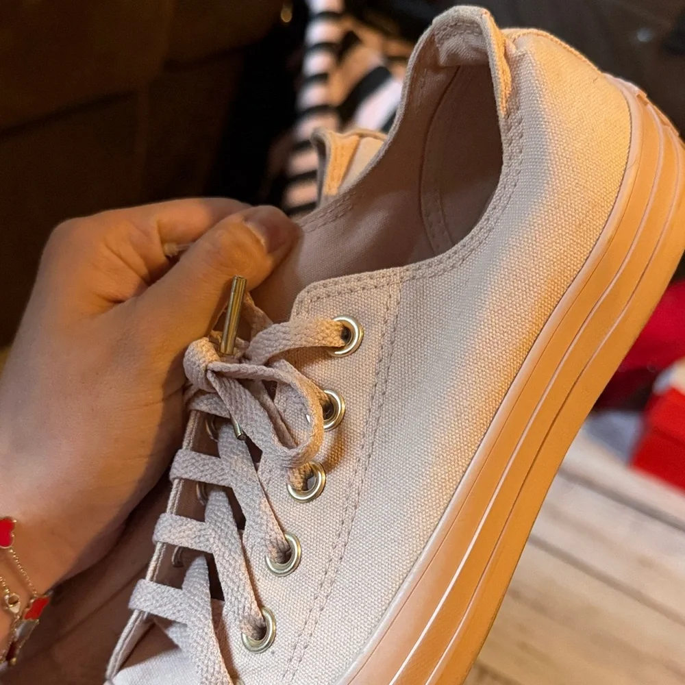 Converse - Picture 2 of 3